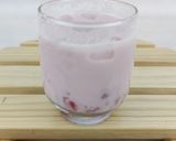 Foto langkah ke 4 dari resep Korean Strawberry Milk.