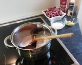 Cukormentes fehércsokis sajttorta, sörös meggyöntettel recept fázis 1 fotója