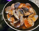 Foto del paso 5 de la receta: Alubias guisadas con cangrejo azul y almejas