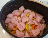 Foto del paso 3 de la receta: Guiso de solomillo de pavo con champiñones y pimientos