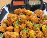 चना मुग डाळीचे पकोडे (chana moong dal pakode recipe in marathi) रेसिपी स्टेप 3 फोटो 