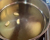 Foto del paso 1 de la receta: Cazuela de merluza y langostinos con su caldo