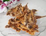 Foto langkah ke 4 dari resep Ikan teri basah goreng tepung renyah dan gurih.
