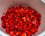 Bazsalikomos-rebarbarás szamócalekvár recept fázis 3 fotója