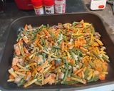 Foto del paso 3 de la receta: Filetes de rodaballo sobre una cama de verduras y al horno