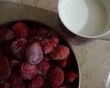 A picture of step 1 of Strawberry Milk Shake.