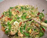 Foto langkah ke 2 dari resep Mie tiaw goreng seafood.