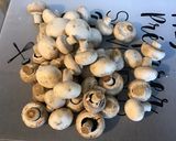 Une image de l'étape 1 de Champignons de paris à la crème d'ail et persil.