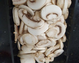 Foto del paso 3 de la receta: Redondo de ternera en salsa con champiñones