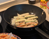 Foto del paso 3 de la receta: Tempura de verduras y lomo de cerdo en salsa de soja y miel
