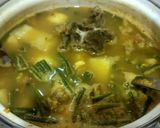 Foto langkah ke 4 dari resep Sayur asam tulang sapi (Kalimantan).