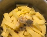 Paprikás krumpli virslivel és nokedlivel recept fázis 2 fotója
