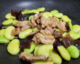 皇帝豆木耳炒肉的食譜步驟6照片