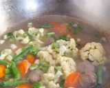 Foto langkah ke 5 dari resep Sayur bening wortel,buncis,kembang kol.
