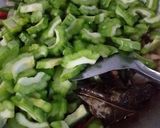 Foto langkah ke 8 dari resep Tumis Pare Ikan Teri.