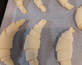 Sajtos-vajas kifli recept fázis 3 fotója