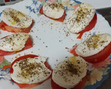 Foto del paso 2 de la receta: Tosta de guacamole y sardina ahumada con tomate y mozzarella