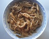 A picture of step 1 of Muy choi steam mince pork and soup.