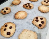 Foto langkah ke 7 dari resep Biskuit Ampas Susu Kedelai / soybean pulp cookies 🍪🥛🍫.
