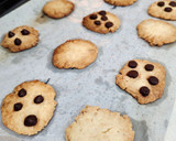 Foto langkah ke 7 dari resep Biskuit Ampas Susu Kedelai / soybean pulp cookies 🍪🥛🍫.