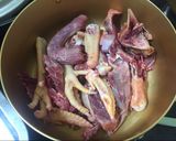 Hình bước làm 2 của món Miến nấu thịt gà (miến nấu lòng gà)