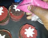 A picture of step 4 of Drips cupcakes.