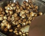 A picture of step 4 of Jaggery Caramelised Fox-nuts/Gud Makhana.
