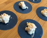 Foto del passaggio 7 della ricetta Ravioli blu con tartare di gamberi e ricotta
