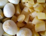 Foto langkah ke 4 dari resep Semur telur puyuh rempelo ati& kentang.
