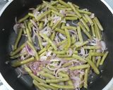 صورة لخطوة 3 من وصفة فاصولياء الخضراء بالطماطم🍅🍅🥘