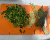 Foto langkah ke 1 dari resep Nasi daun jeruk rice cooker tanpa santan.
