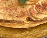 Foto del paso 8 de la receta: Tarta de hojaldre con crema pastelera y manzanas