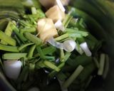 A picture of step 2 of Methi bhaji green garlic pakora.