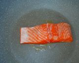 Foto langkah ke 5 dari resep Salmon With Lemon Flavour Creamy Sauce.