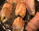 Foto del paso 6 de la receta: Rollos de pollo gratinados 🥦🥕🧀