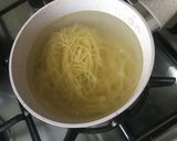 Foto langkah ke 1 dari resep Spaghetti Aglio e Olio.