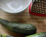 Foto del paso 1 de la receta: Gofre de calabacín con queso cottage