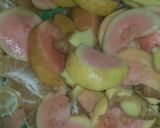 A picture of step 1 of Tangerine and guava drink.