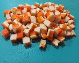 Foto del paso 3 de la receta: Palitos de cangrejo con vinagreta de pimientos