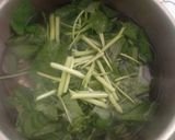 Foto langkah ke 2 dari resep Sayur Bening Tahu Bayam.