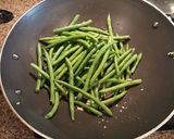 A picture of step 3 of Thai sweet chile green beans.