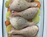 Foto del paso 3 de la receta: Muslos de pollo con batata y patata