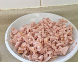 Foto del paso 2 de la receta: Mostaccioli gratinados con queso, jamón y cebolla caramelizada