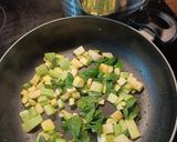 Cukkinikrémes spagetti mentával és citrommal/ Spaghetti con le zucchine recept fázis 2 fotója