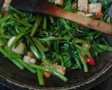 Foto langkah ke 5 dari resep Tumis Kangkung Telur Puyuh.