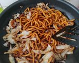 A picture of step 7 of Hokkien mee.