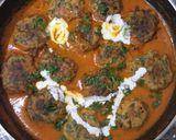 A picture of step 11 of PALAK TIKKI with gravy.