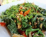 Foto langkah ke 8 dari resep Tumis Pucuk Labu.