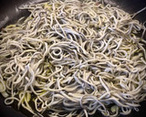 Foto del paso 1 de la receta: Spaghetti al nero di seppia con gulas all'aglio