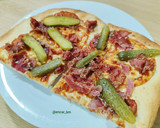 Foto del paso 5 de la receta: Pizza blanca de pastrami y pepinillos
